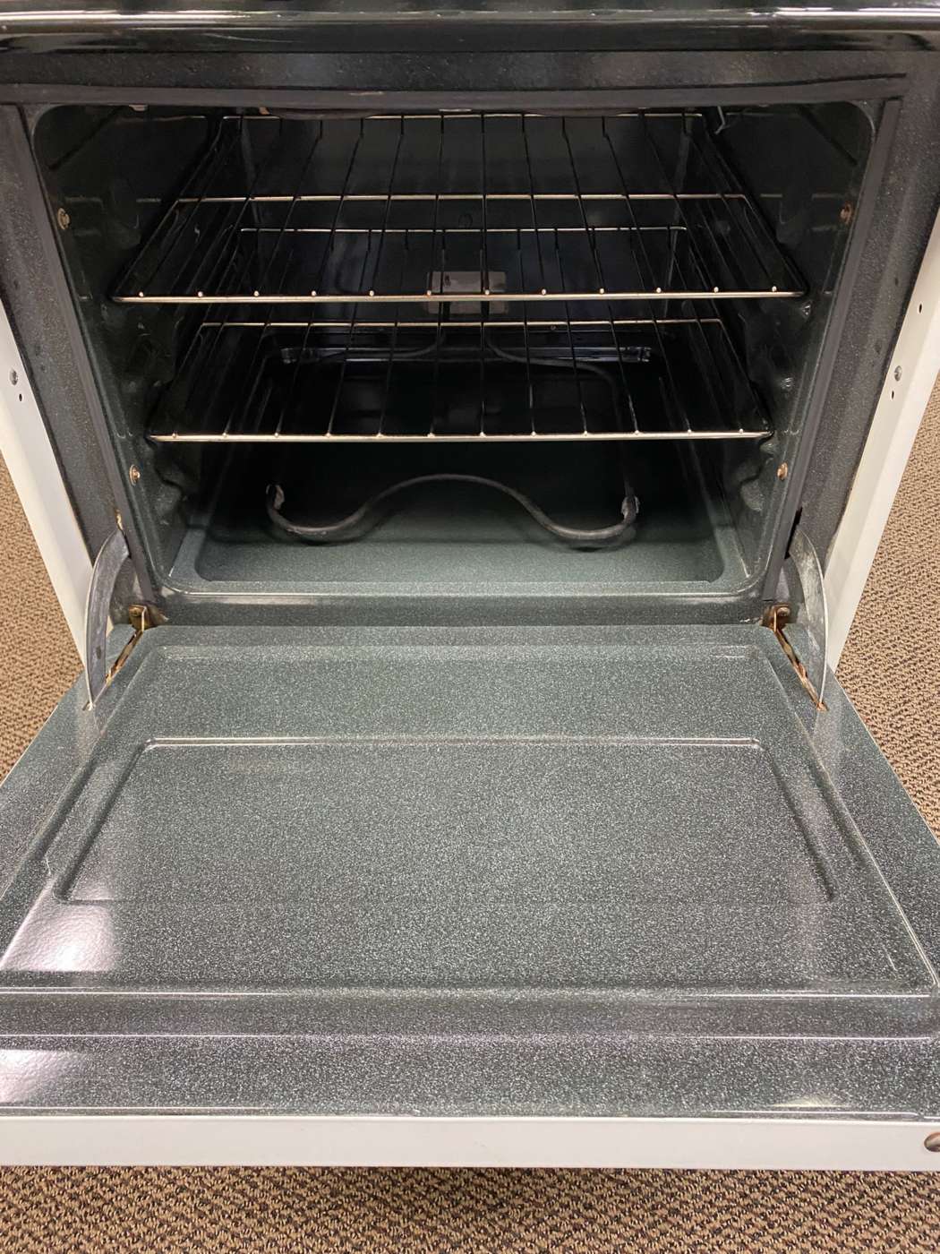 Reconditioned BROWN Standard-Oven Electric Range - White - Howie Voigt