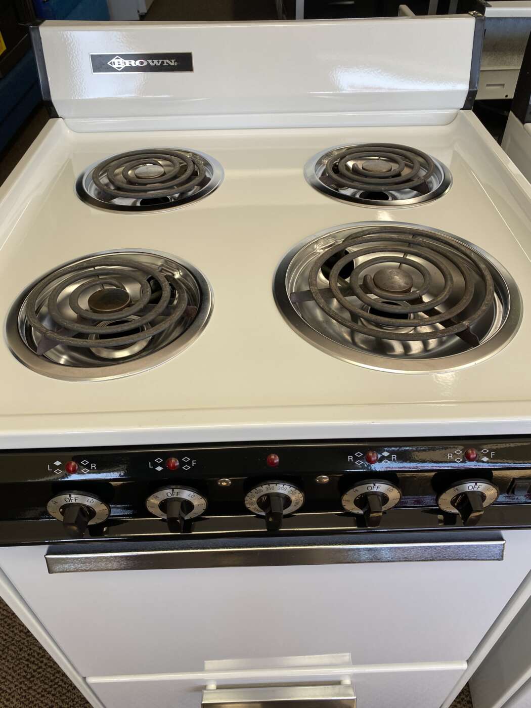 Reconditioned BROWN 24 Standard-Oven Compact Electric Range - White -  Howie Voigt