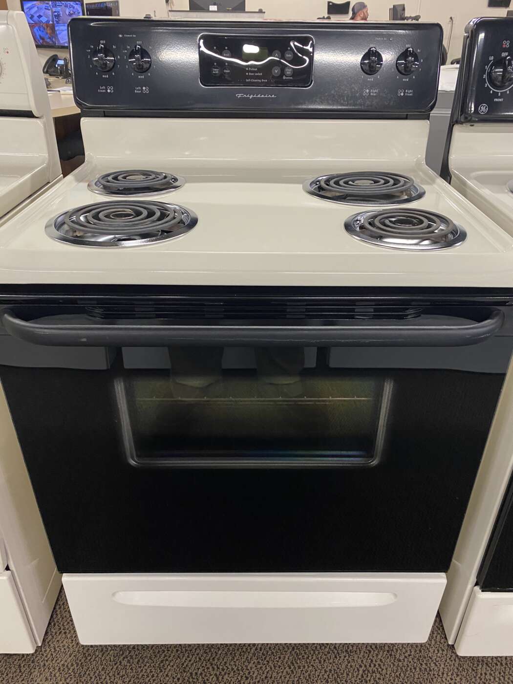 Reconditioned FRIGIDAIRE SelfClean Oven Electric Range Bisque