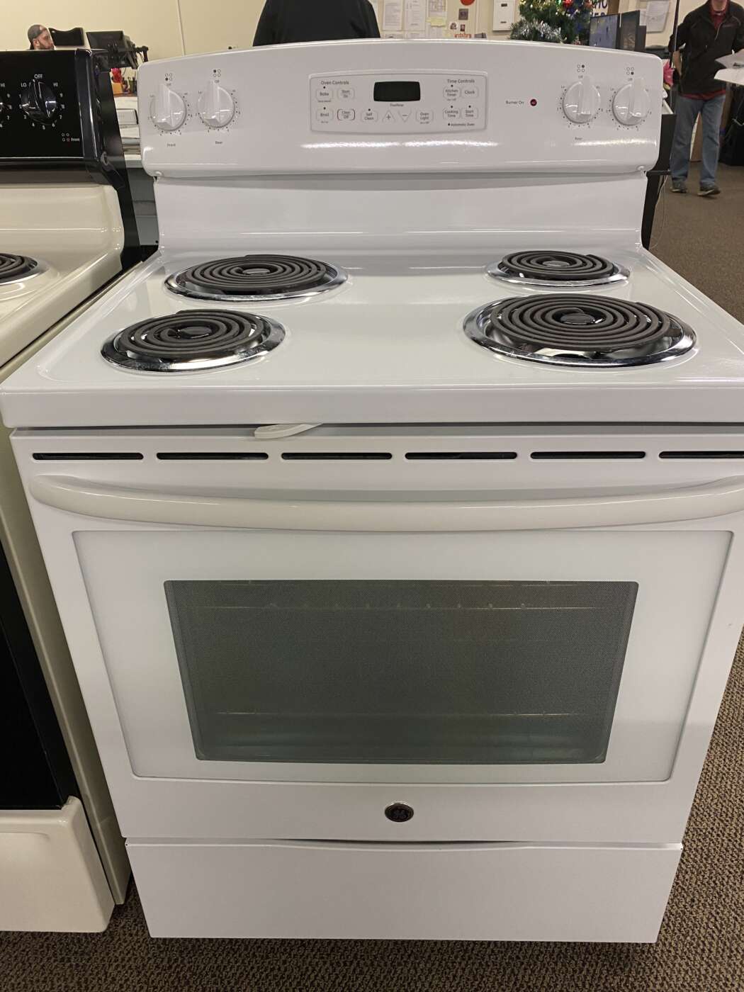 Reconditioned G/E Self-Clean Oven Electric Range – White