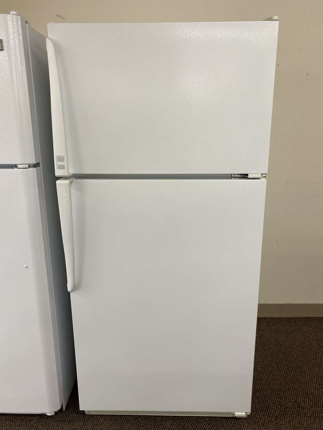 Reconditioned AMANA 18 Cu. Ft. Top-Freezer Refrigerator with IceMaker – White