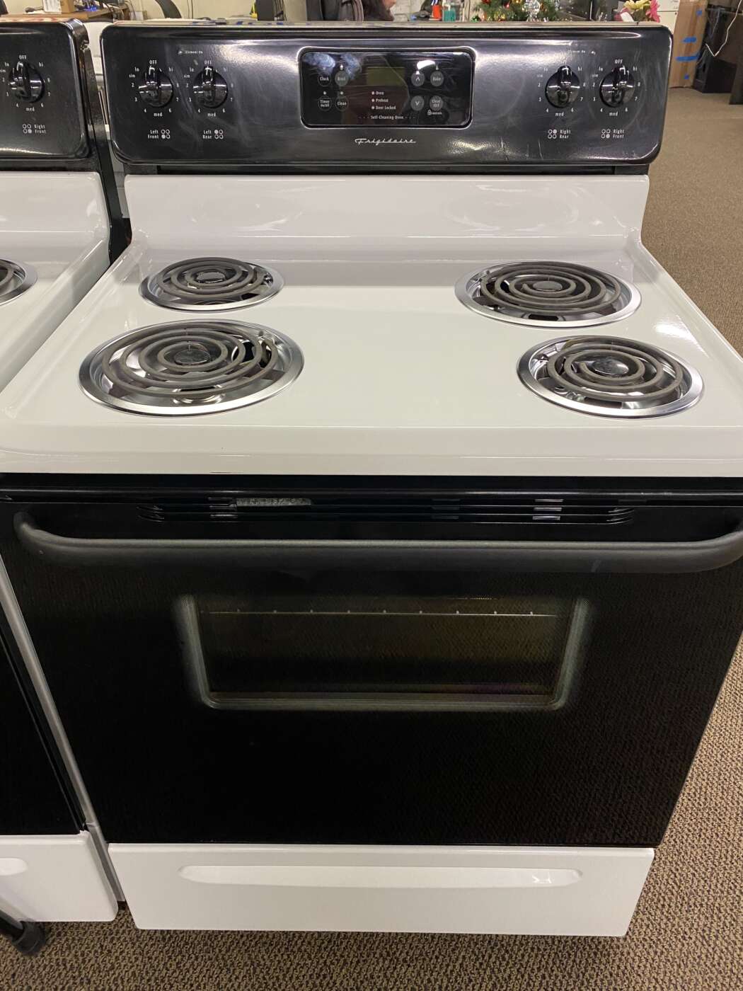 Reconditioned BROWN Standard-Oven Electric Range - White - Howie Voigt