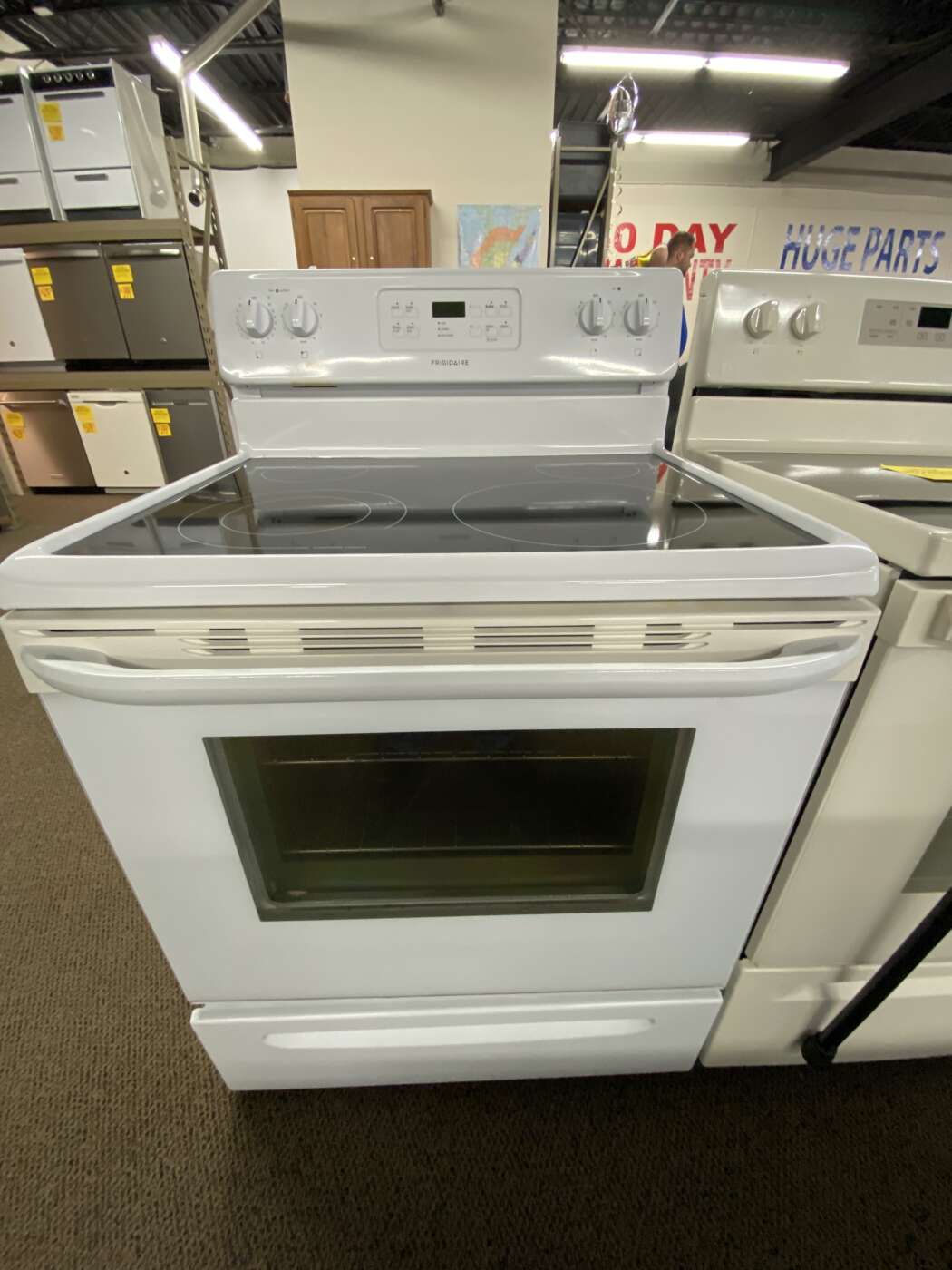 Reconditioned FRIGIDAIRE Self-Clean Oven Electric Range – White