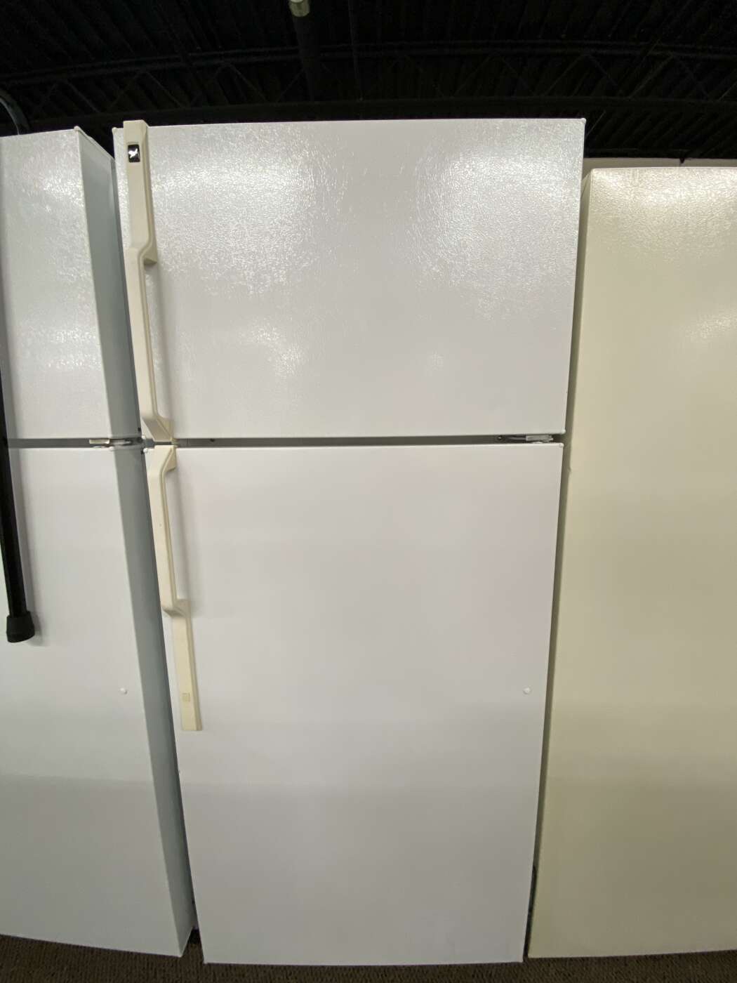 Reconditioned G/E 18 Cu. Ft. Top-Freezer Refrigerator – White