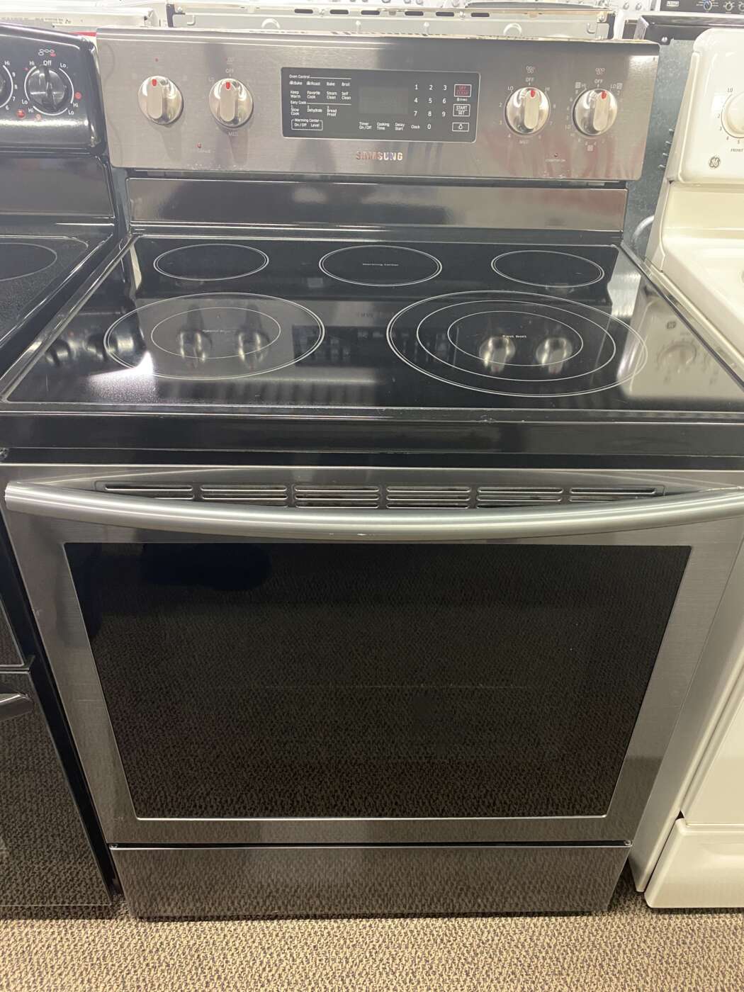 Reconditioned SAMSUNG 5.9 Cu. Ft. True Convection Electric Range