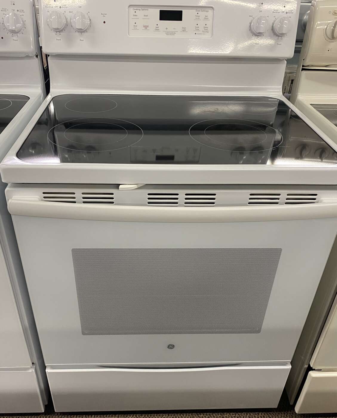 Reconditioned GE 5.3 Cu. Ft. Smooth-Top Electric Range (White)