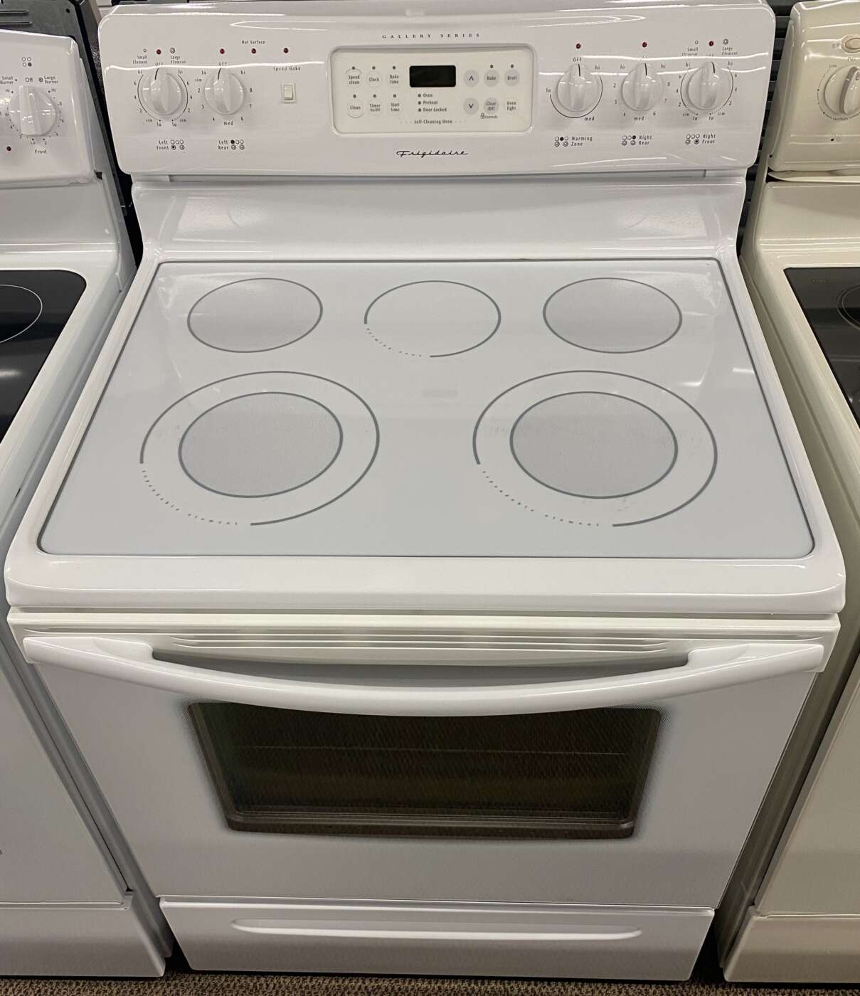 Reconditioned FRIGIDAIRE 5.4 Cu. Ft. Smooth-Top Convection Range (White)