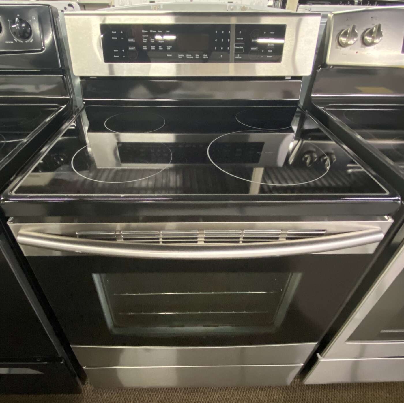 Reconditioned SAMSUNG 5.9 Cu. Ft. Induction Range With Convection Bake and Self Clean (Stainless Steel)