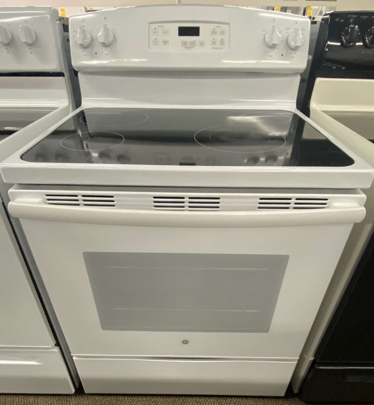 Reconditioned GE Electric Smooth-Top Range (White)