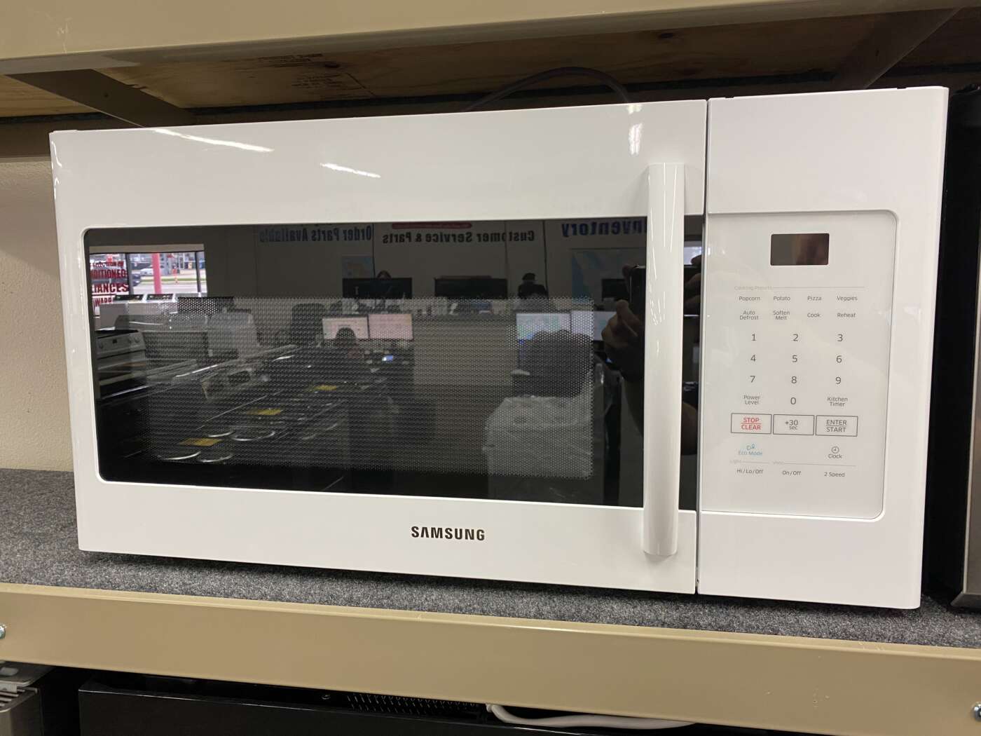 Reconditioned Samsung 1.6 cu. ft. Over the Range Microwave (White)