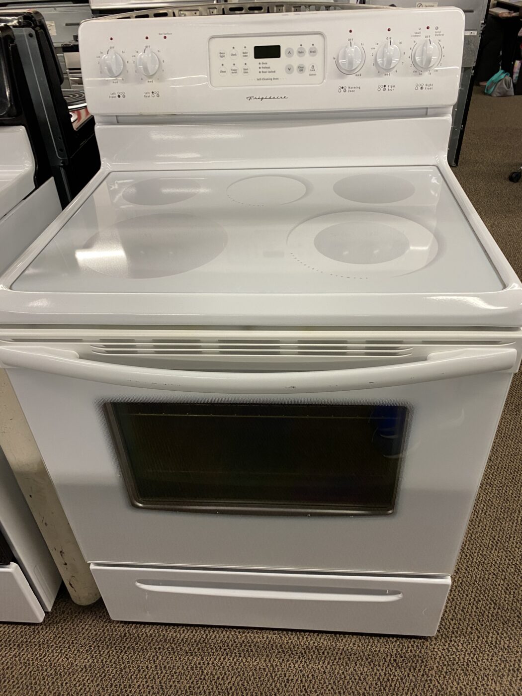 Reconditioned Frigidaire Smooth Top Electric Range (White)