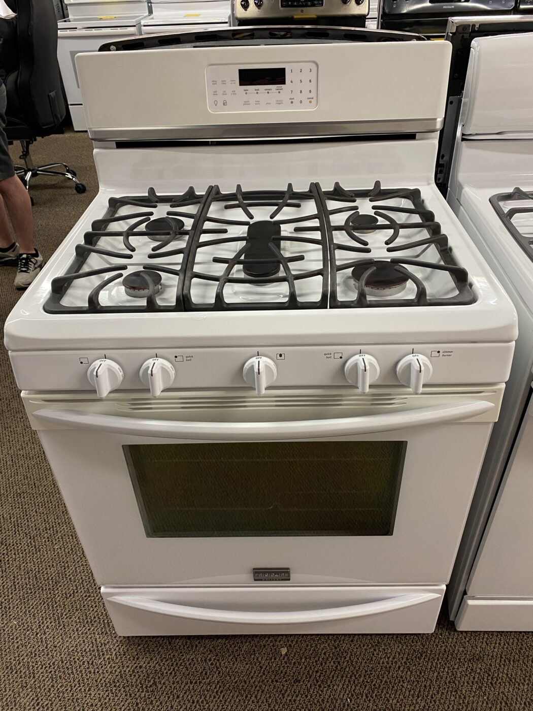 Reconditioned Frigidaire Gas Range with Convection (White)