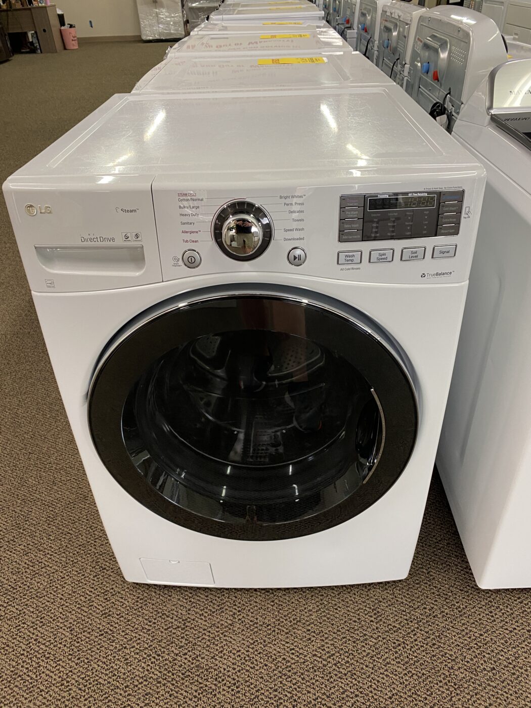 Reconditioned LG 4.5 cu. ft. Front Load Washer (White)