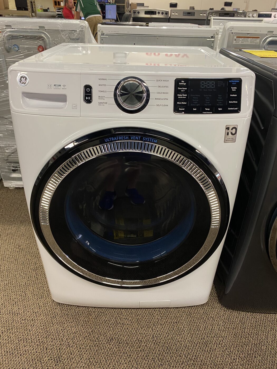 Reconditioned GE 4.8 cu. ft. Front Load Washer (White)