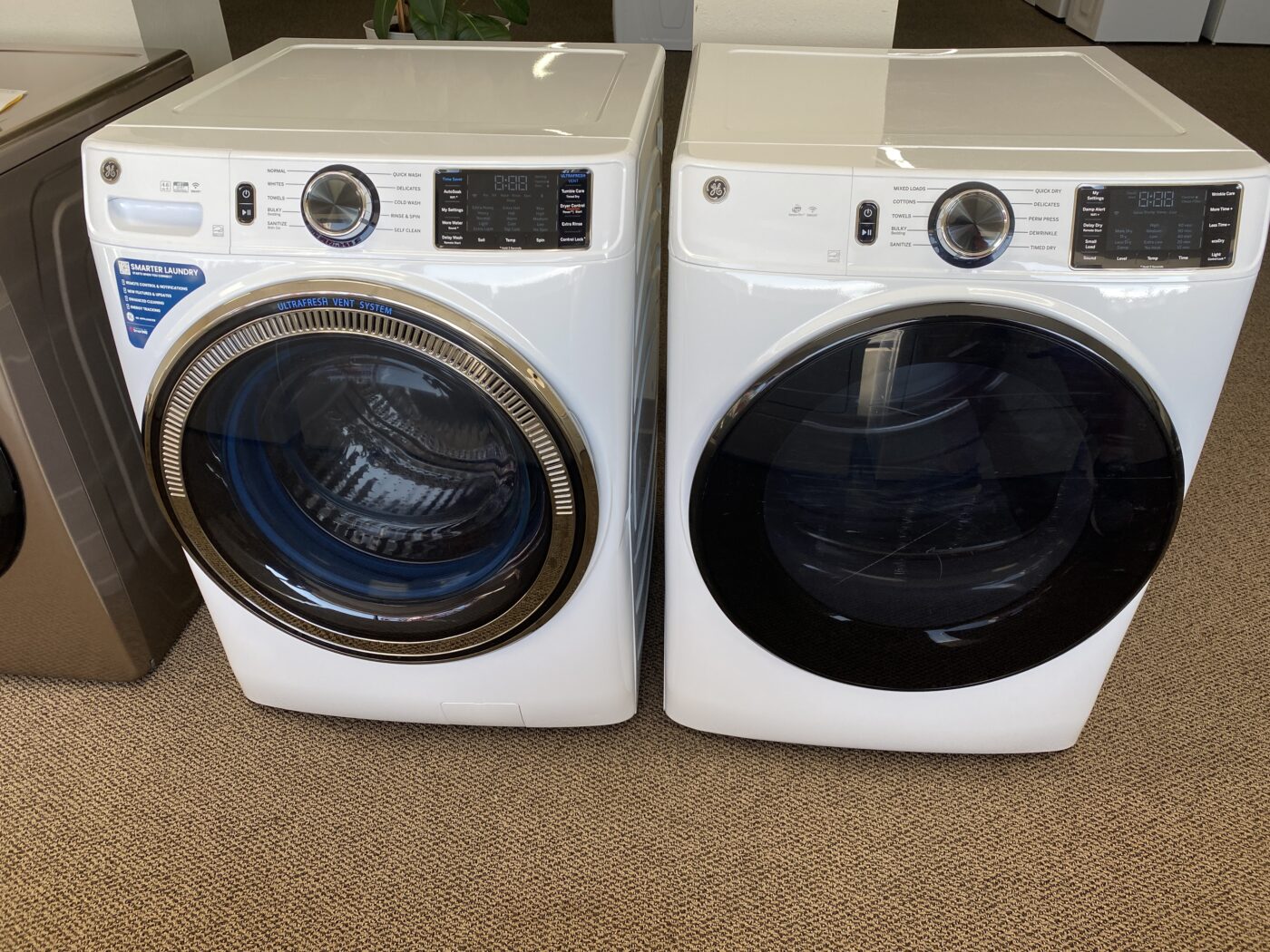 Reconditioned GE 4.6 cu. ft. Front Load Washer & 7.8 cu. ft. Electric Dryer (White)