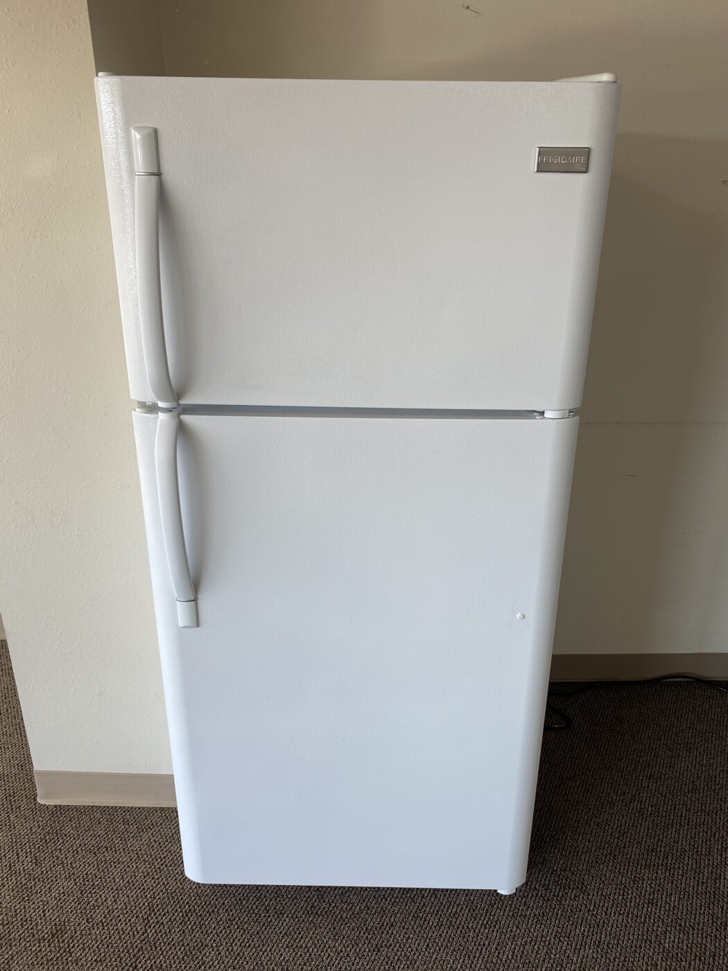 Reconditioned Frigidaire 18 cu. ft. Top Freezer Refrigerator (White)