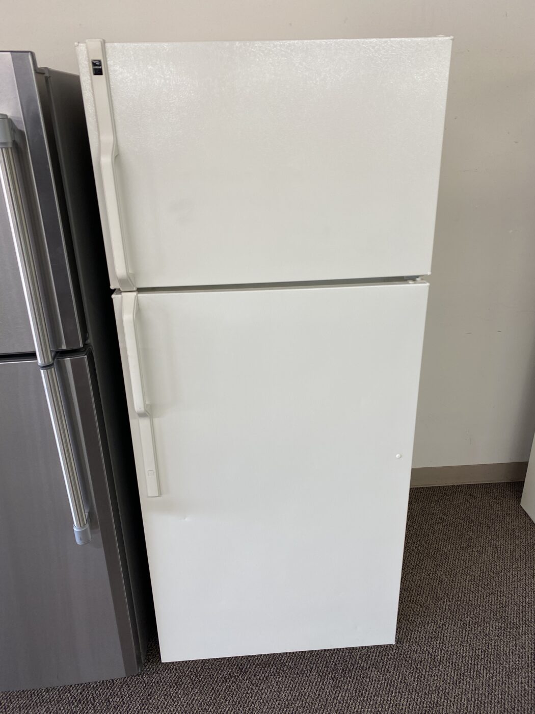 Reconditioned Hotpoint 16.9 cu. ft. Top Freezer Refrigerator (Bisque)
