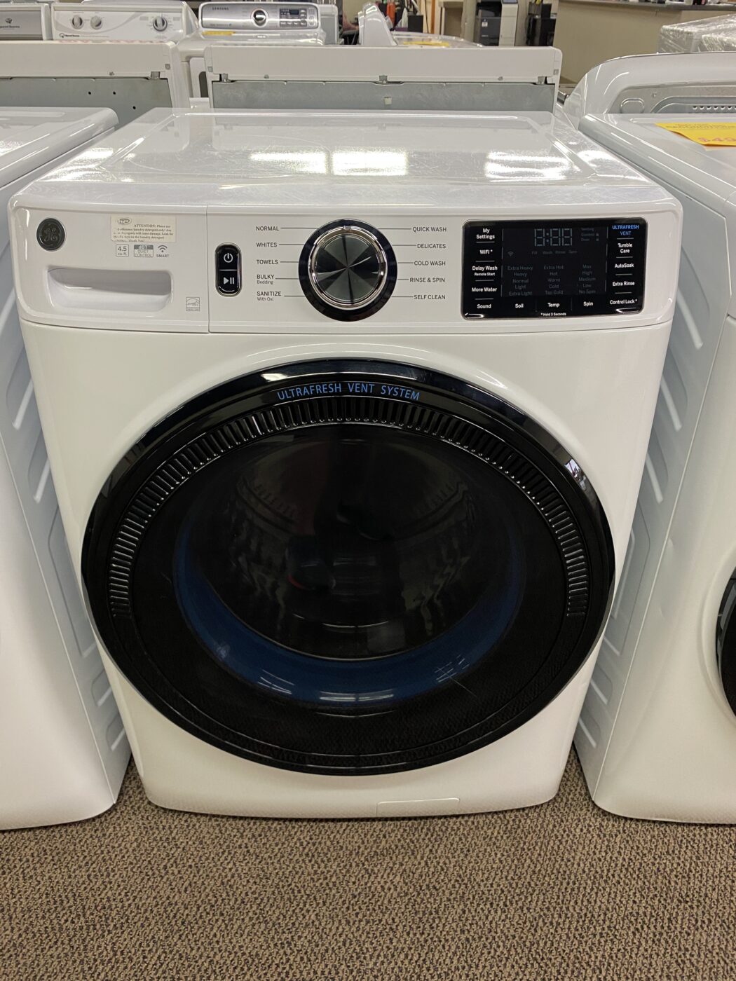 Reconditioned GE 4.5 cu. ft. Front Load Washer (White)