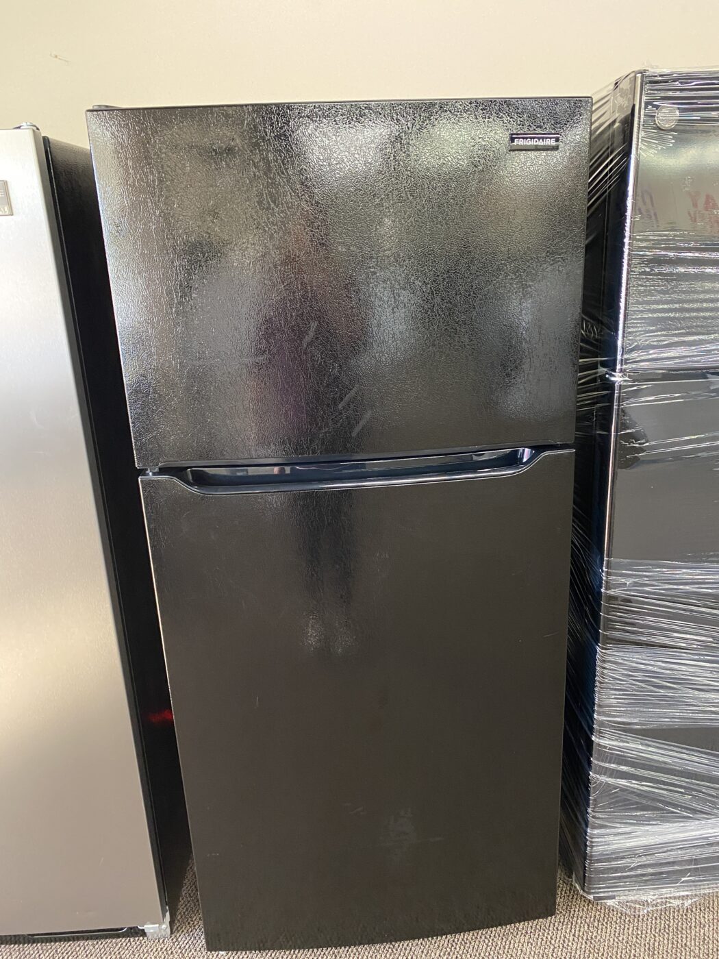 Reconditioned Frigidaire 18 cu. ft. Top Mount Refrigerator with Ice Maker (Black)