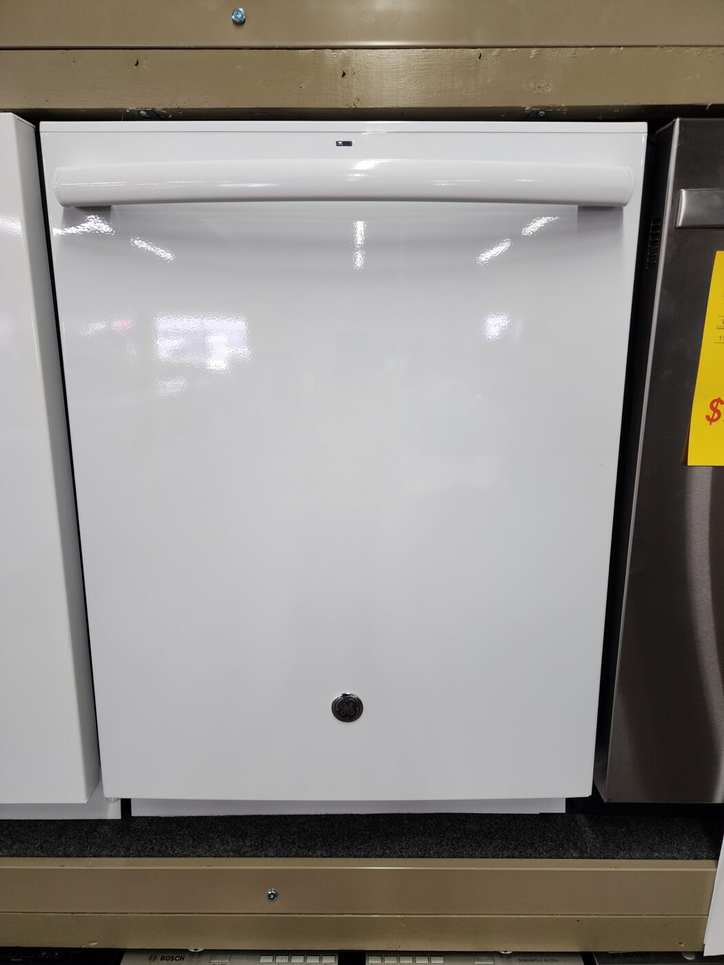 Reconditioned GE Dishwasher with Stainless Steel Tub (White)