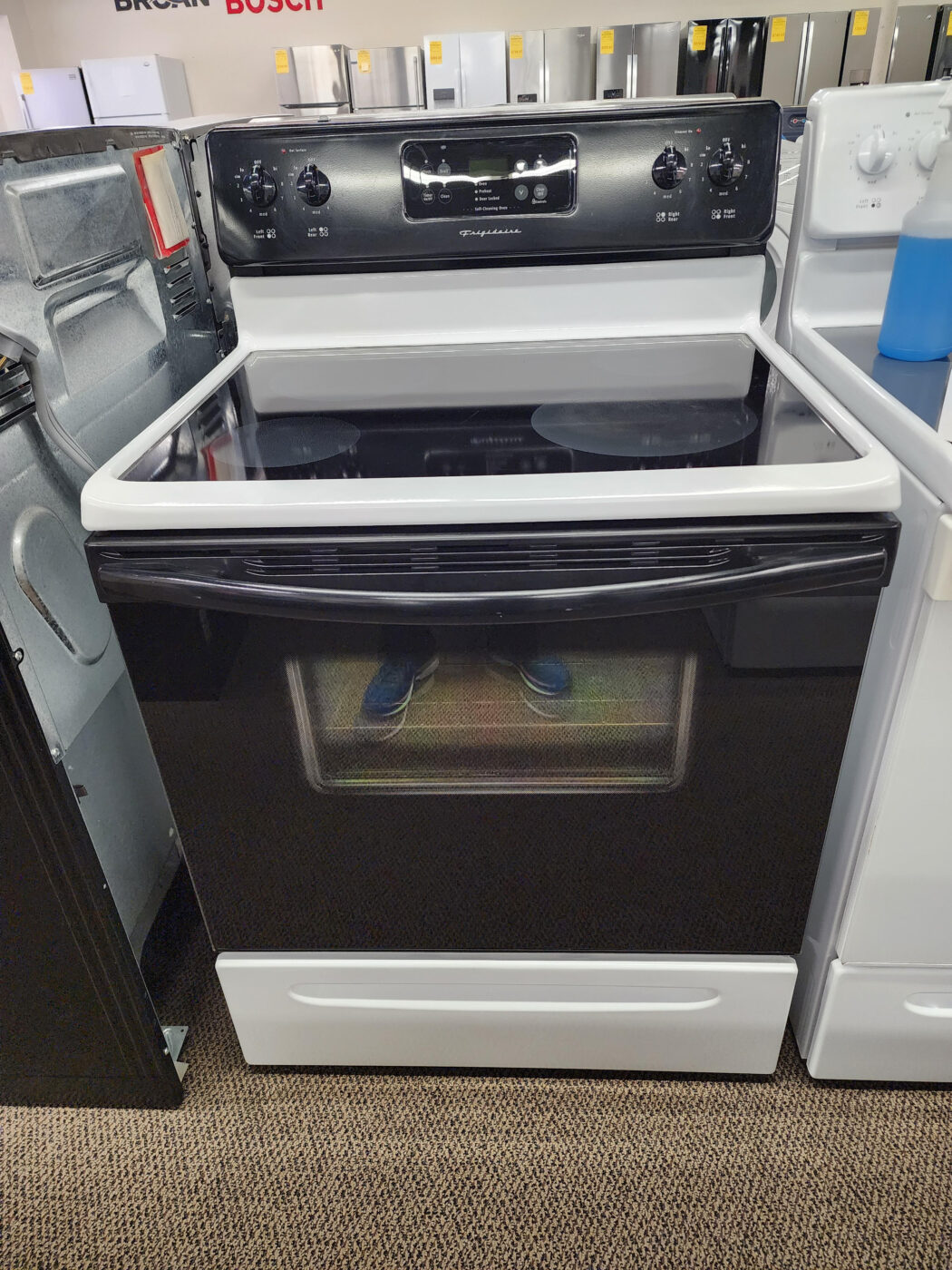 Reconditioned Frigidaire Smooth Top Electric Range (Black)
