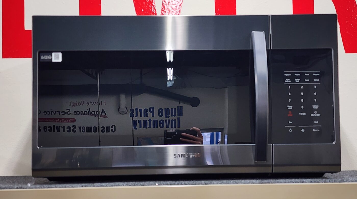 Reconditioned Samsung 1.7 cu. ft. Over the Range Microwave (Black)