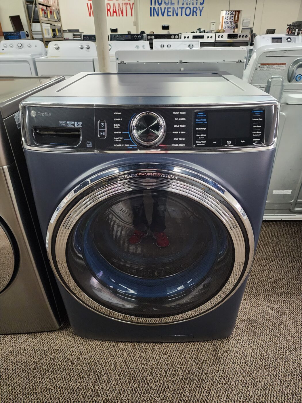 Reconditioned GE 5.3 cu. ft. Front Load Washer (Sapphire)