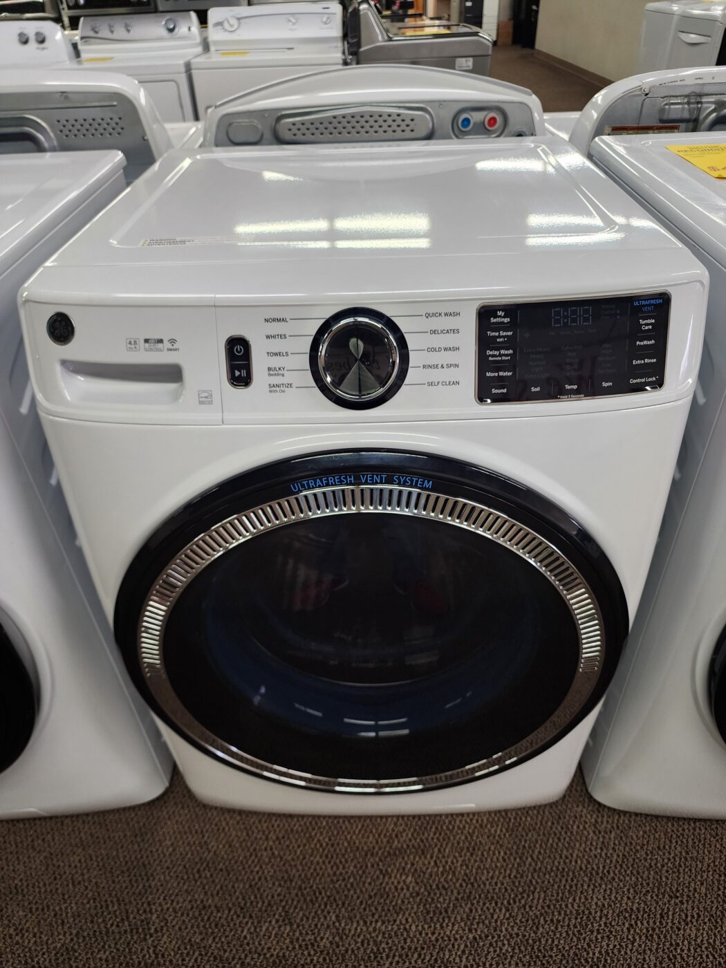 Reconditioned GE 4.8 cu. ft. Front Load Washer (White)