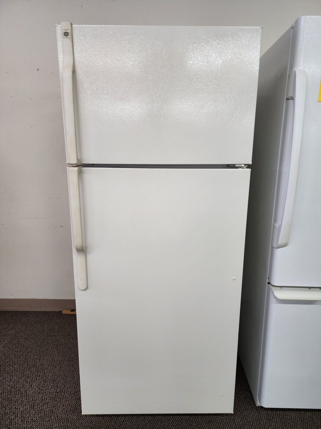 Reconditioned GE 18 cu. ft. Top-Mount Refrigerator (Bisque)