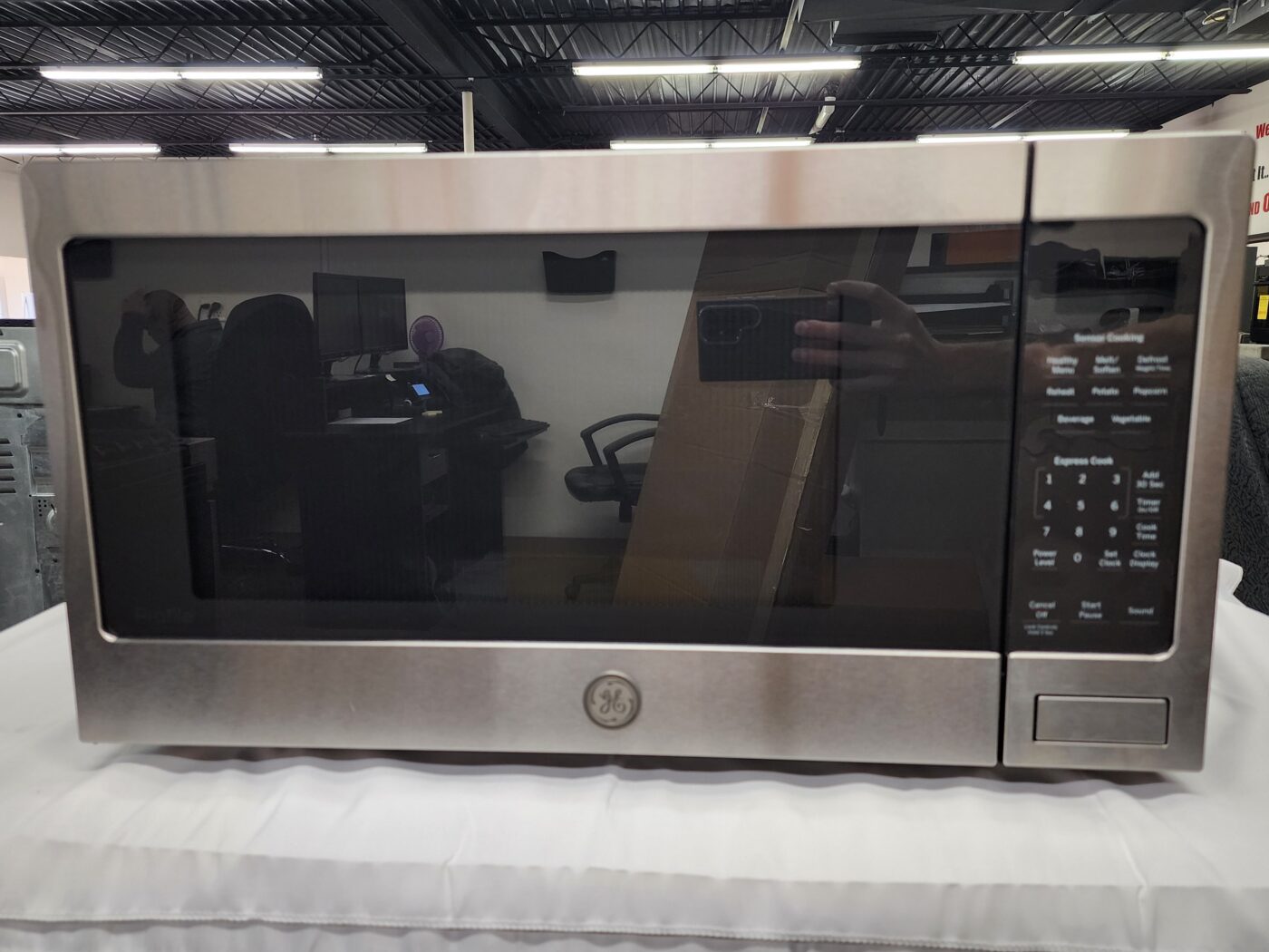 Reconditioned GE 2.2 cu. ft. Countertop Microwave (Stainless Steel)