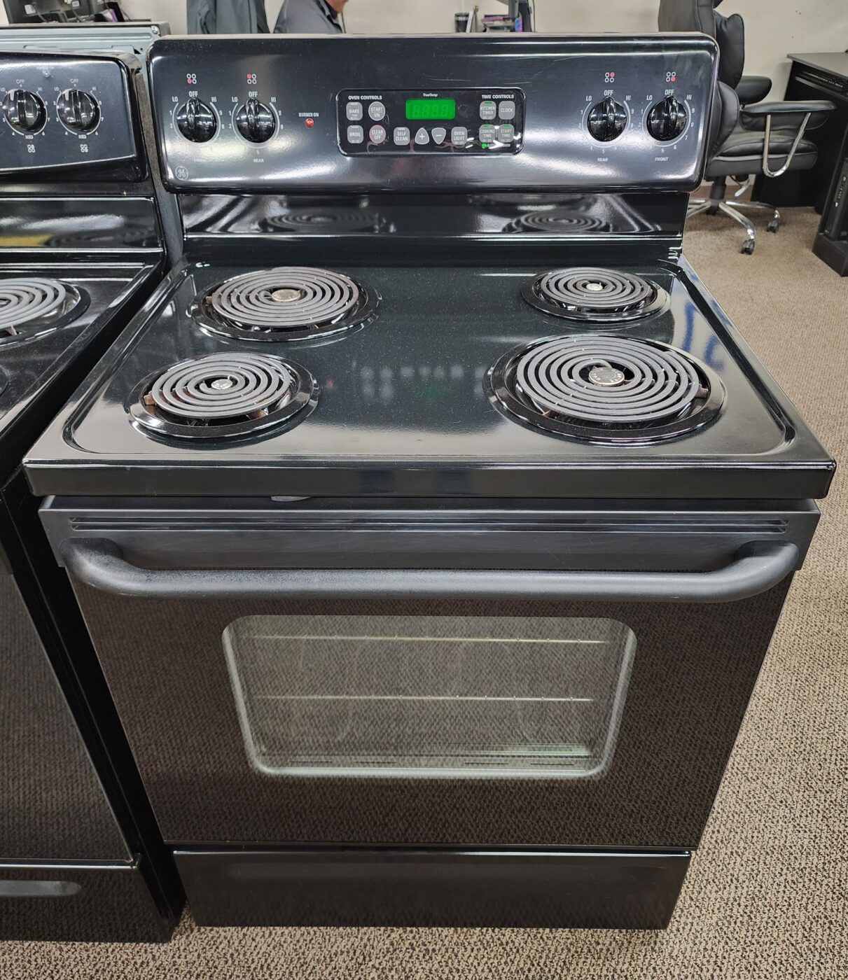 Reconditioned GE Coil Top Electric Range (Black)