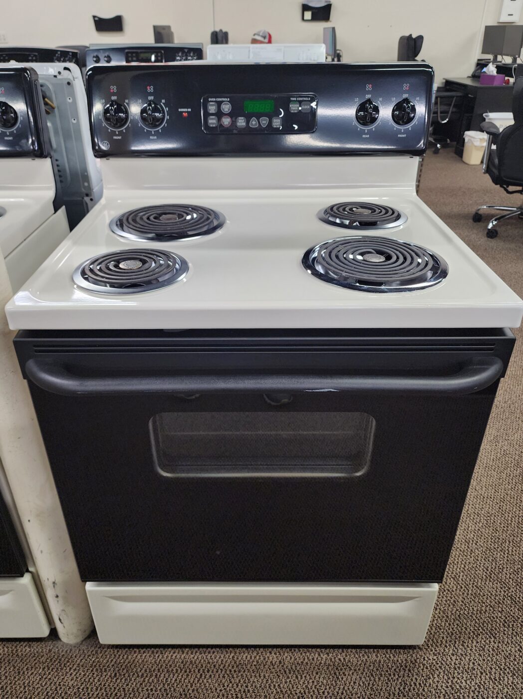 Reconditioned GE Coil Top Electric Range (Bisque)