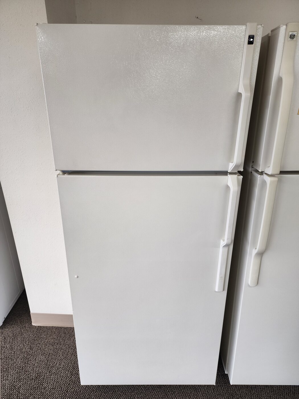 Reconditioned Hotpoint 16.9 cu. ft. Top-mount Refrigerator (Bisque)