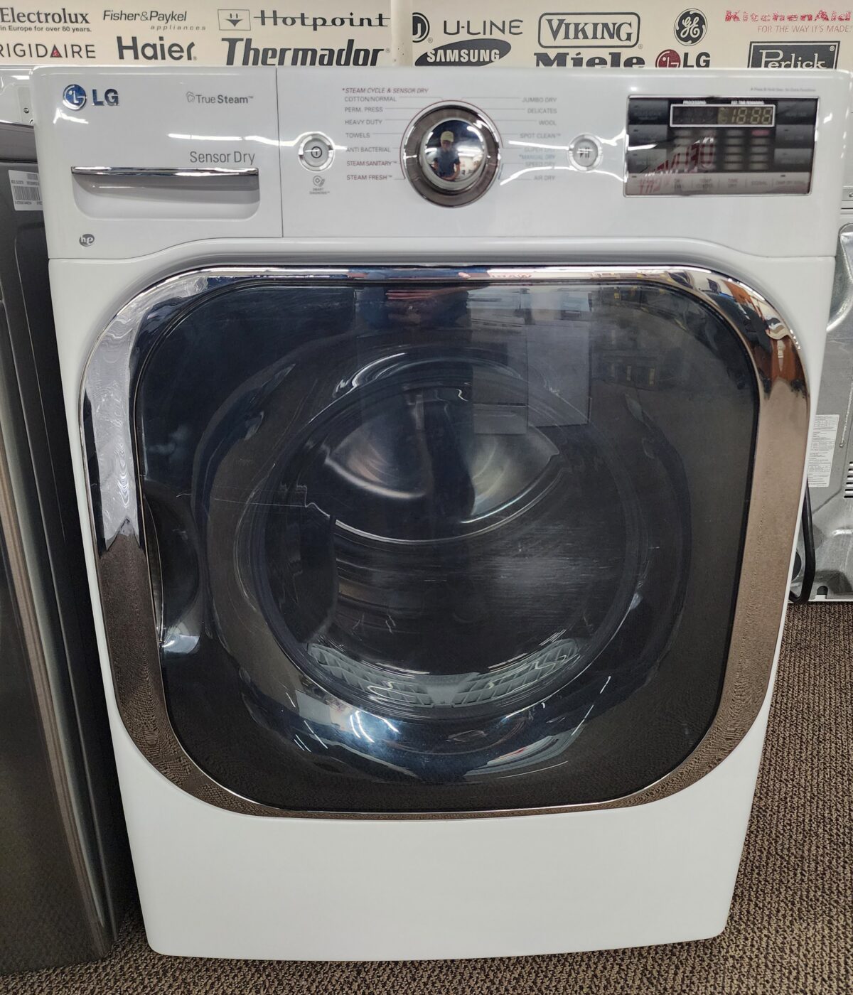 Reconditioned LG 9.0 cu. ft. Electric Dryer (White)