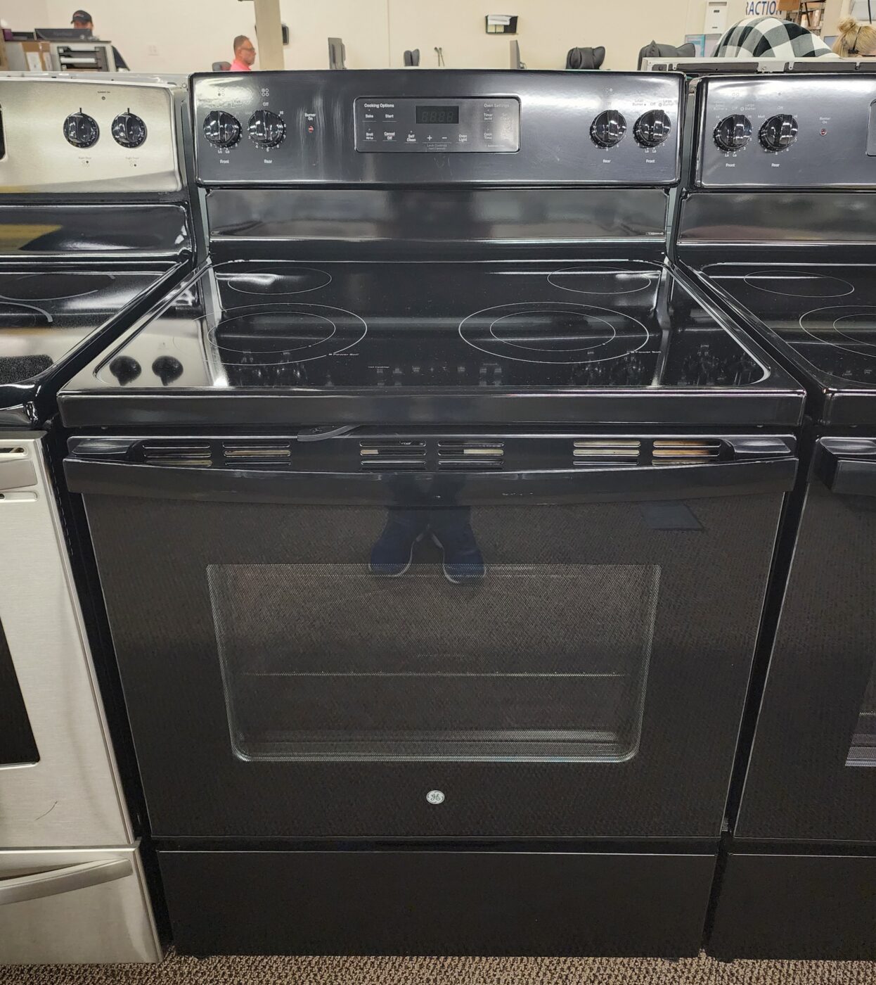Reconditioned GE Smooth-top Electric Range (Black)