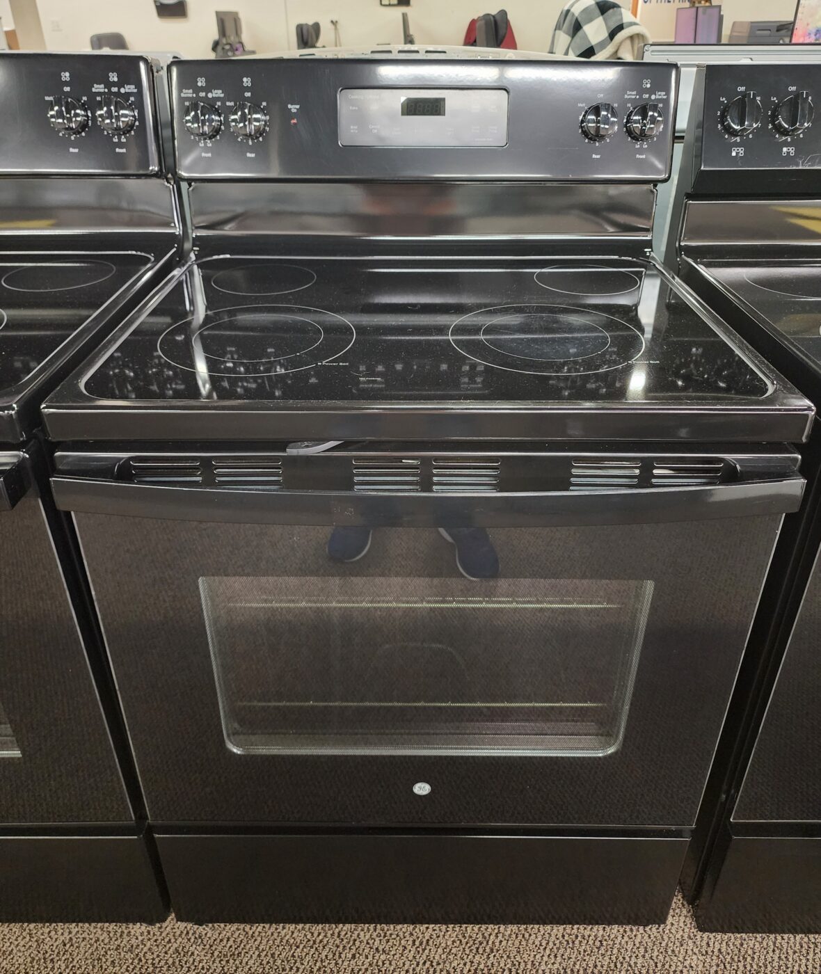 Reconditioned GE Smooth-top Electric Range (Black)