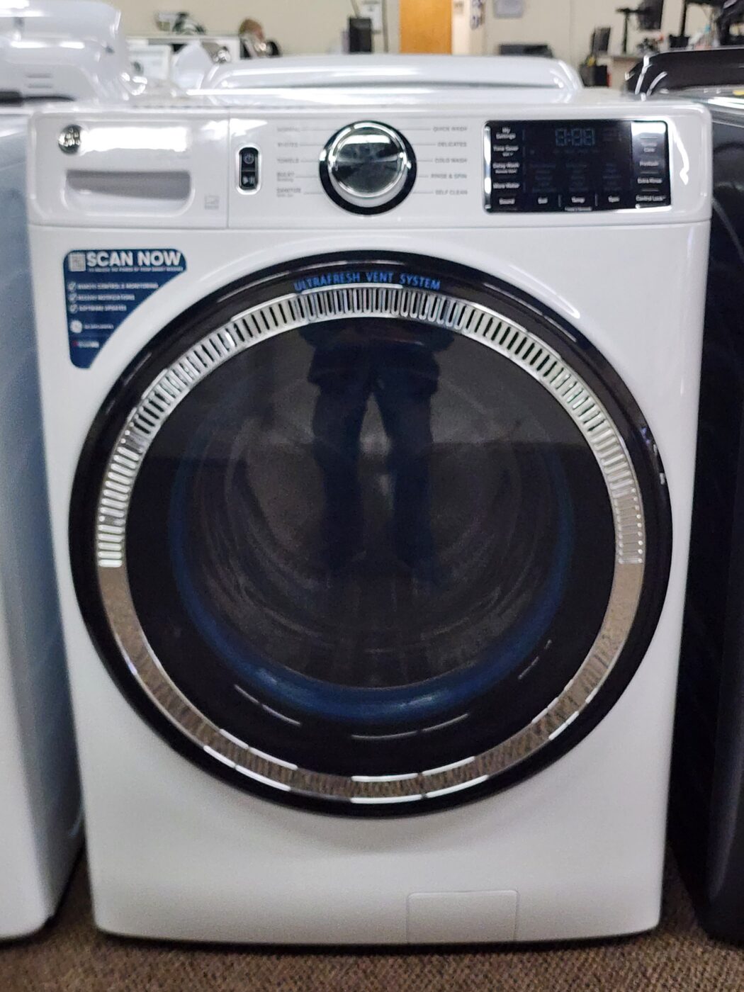 Reconditioned GE 4.8 cu. ft. Front Load Washer (White)